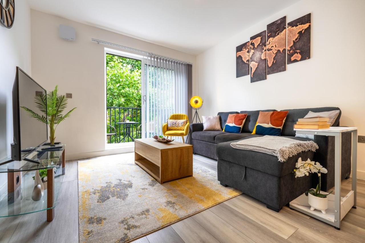 Ashview 6 - Heathrow - Windsor - Free Parking Appartement Staines-upon-Thames Buitenkant foto